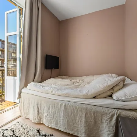 Cozy Retreat Near Centre With Balcony Oslo