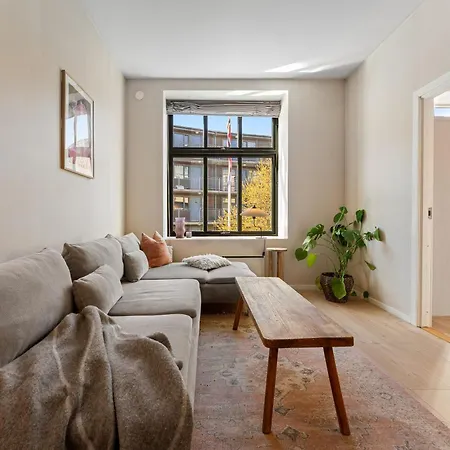 Appartement Cozy Retreat Near Centre With Balcony *
